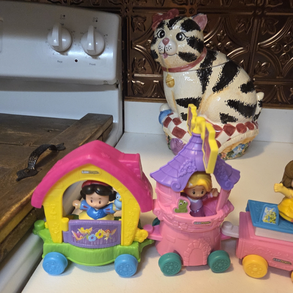 Little People Floats And Princesses - Picture 2 of 6
